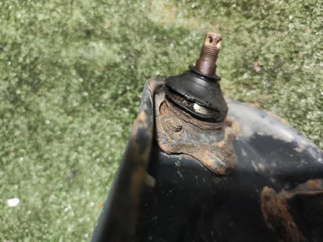 Braço oscilante superior direito de suspensão dianteira 1522050 FORD