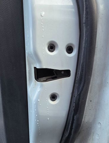 Fecho da porta dianteira direita 1523307 FORD