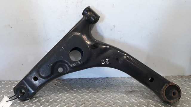 Braço oscilante inferior esquerdo de suspensão dianteira 1553250 FORD