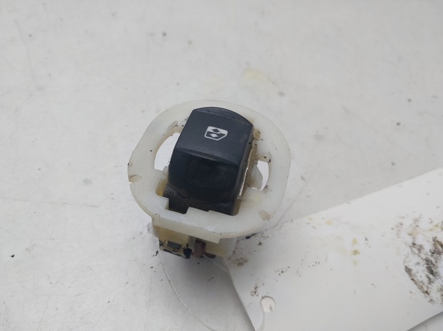 156018100 Renault (RVI)