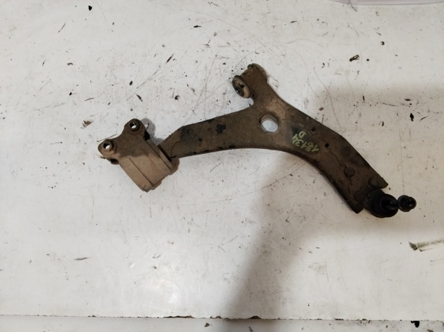 Braço oscilante inferior direito de suspensão dianteira 1570284 FORD
