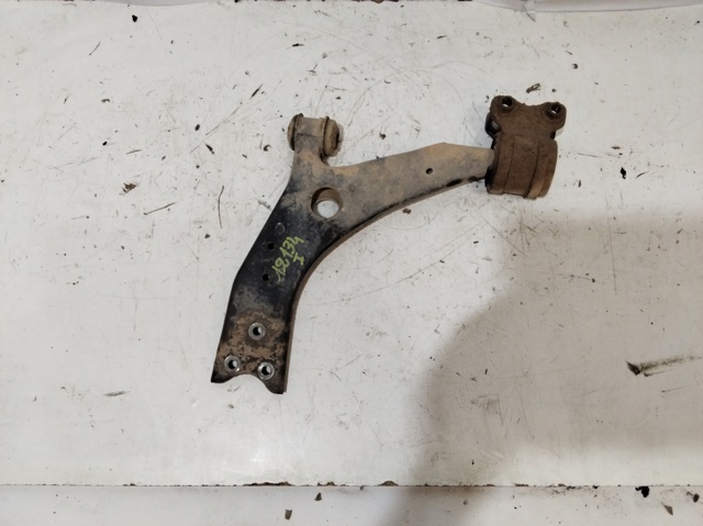 Braço oscilante inferior esquerdo de suspensão dianteira 1570285 FORD