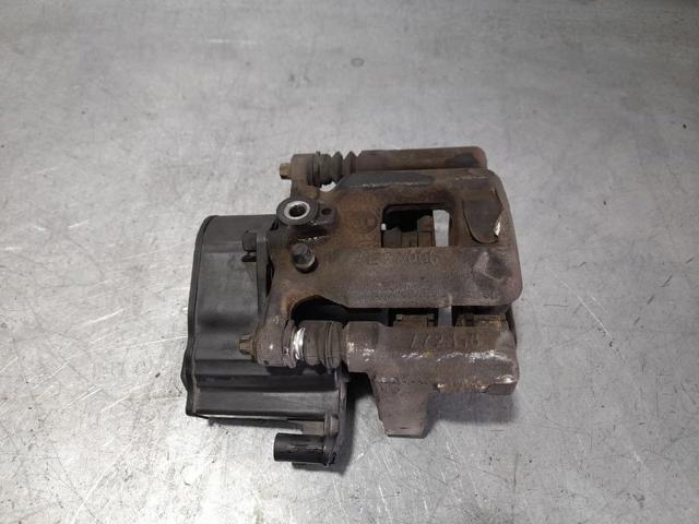 Suporte do freio traseiro esquerdo 1608998880 PEUGEOT