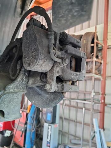 Suporte do freio traseiro direito 1608998980 PEUGEOT