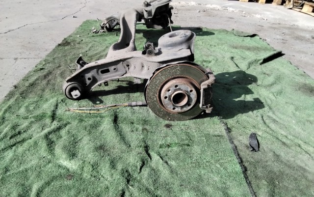 Viga de suspensão traseira (plataforma veicular) 1610186480 PEUGEOT