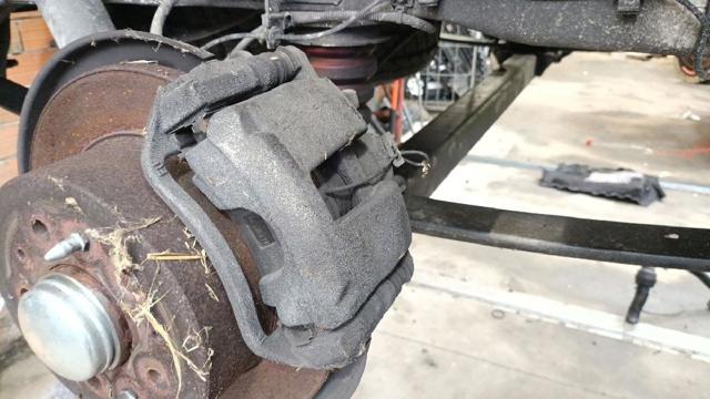 Suporte do freio traseiro direito 1612437380 PEUGEOT