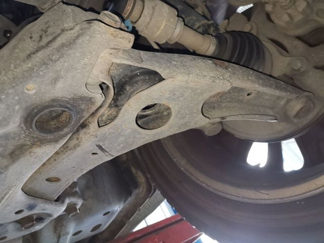 Bloco silencioso dianteiro do braço oscilante inferior 1612753380 PEUGEOT