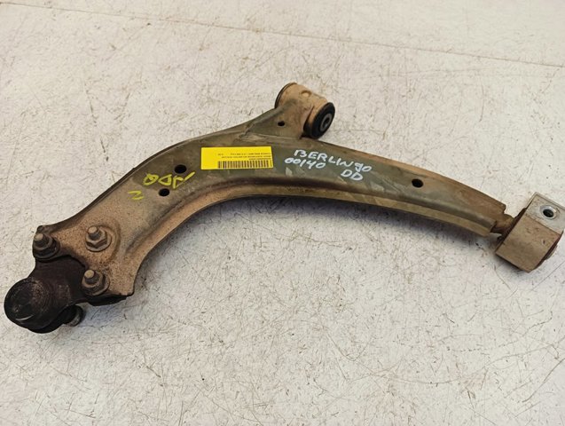Braço oscilante inferior esquerdo de suspensão dianteira 1614447680 PEUGEOT