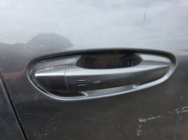 Maçaneta dianteira direita da porta externa 1614555780 PEUGEOT