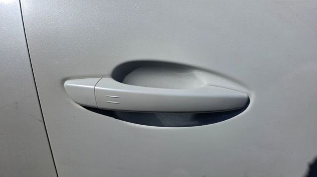 Maçaneta dianteira direita da porta externa 1614555780 PEUGEOT