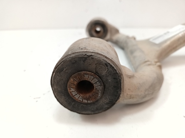 Braço oscilante superior direito de suspensão dianteira 1633330101 MERCEDES