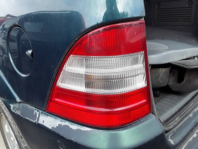 Lanterna traseira esquerda 1638200164 MERCEDES