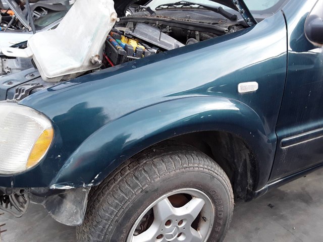 Pára-lama dianteiro esquerdo 1638800106 MERCEDES