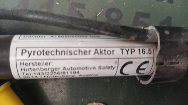 Pirotecnia do capô 1669060002 MERCEDES