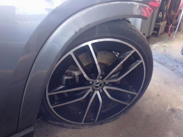 Expansor (placa sobreposta) de arco do pára-lama dianteiro direito 1678809804 MERCEDES