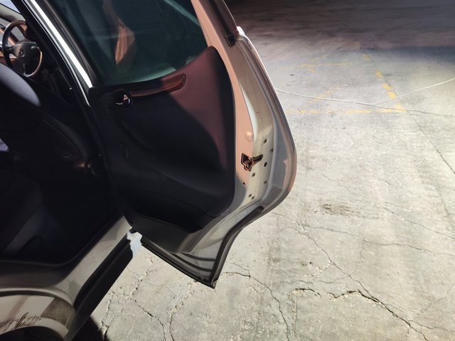 Fecho da porta traseira esquerda 1687301535 MERCEDES