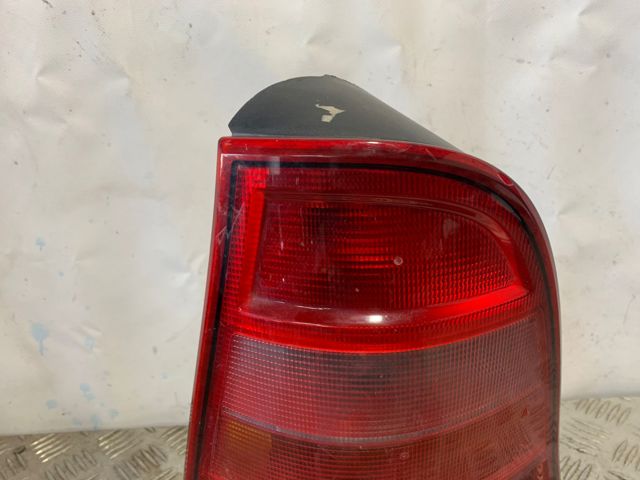 Lanterna traseira esquerda 1688200964 MERCEDES