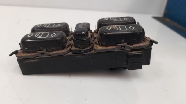 1688202810 Mercedes
