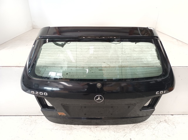 1697401305 Mercedes