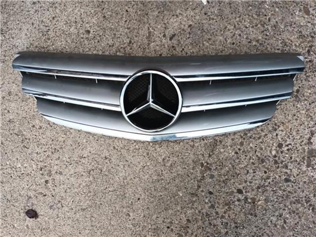 Grelha do radiador 1698800883 MERCEDES