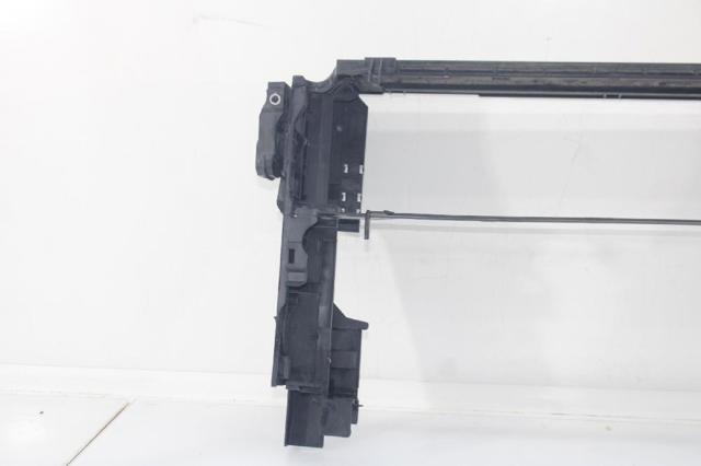 Suporte do radiador montado (painel de montagem de fixação das luzes) 17107804617 BMW