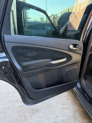 Fecho da porta traseira direita 1791409 FORD