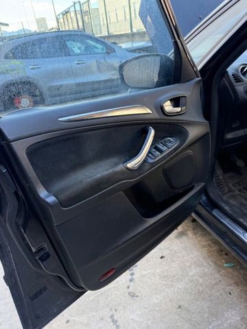 Fecho da porta dianteira esquerda 1791415 FORD