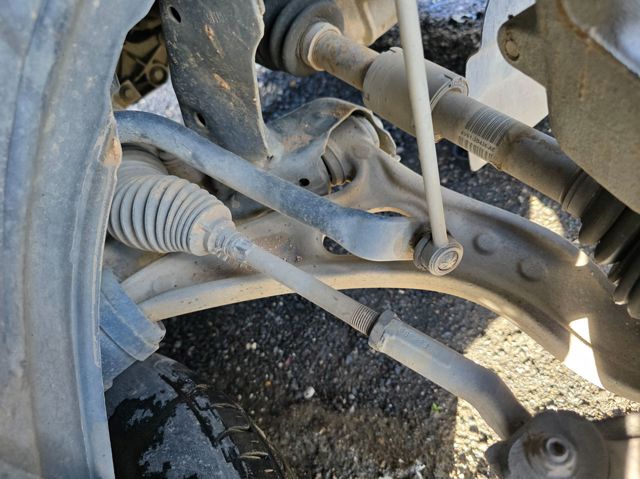 Braço oscilante inferior direito de suspensão dianteira 1889405 FORD