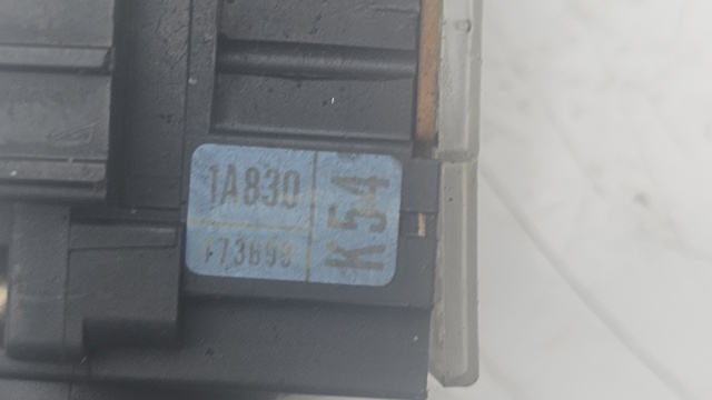 Comutador direito instalado na coluna da direção 1A830173699 TOYOTA