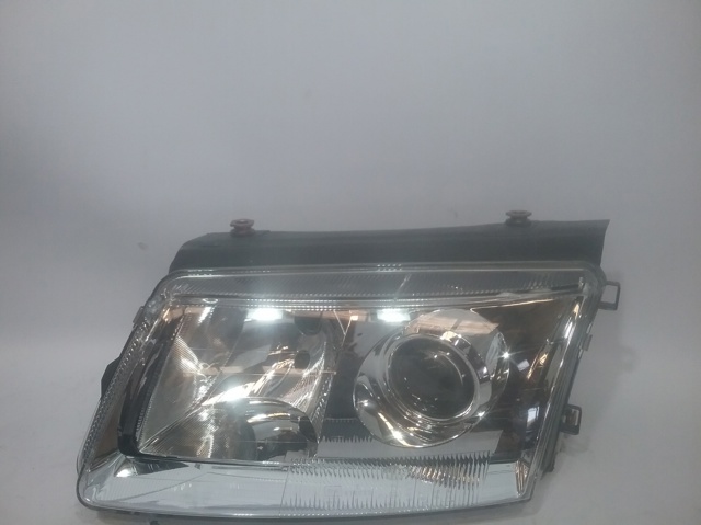 Luz esquerda 1AF007850051 VAG