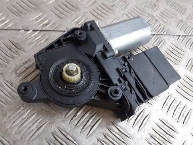 Motor de acionamento de vidro da porta traseira esquerda 1C0959811 VAG