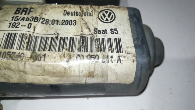 Motor de acionamento de vidro da porta traseira esquerda 1C0959811 VAG