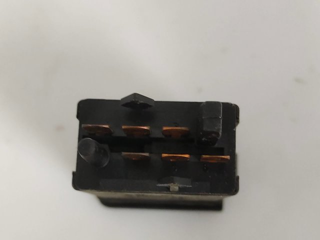 Botão de ativação do sinal de emergência 1J0953235A VAG