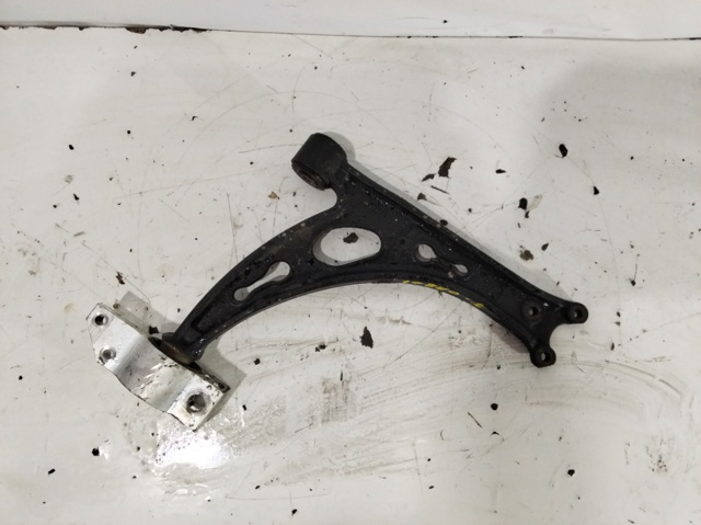 Braço oscilante inferior direito de suspensão dianteira 1K0407151AD VAG