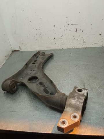 Braço oscilante inferior esquerdo de suspensão dianteira 1K0407165C VAG