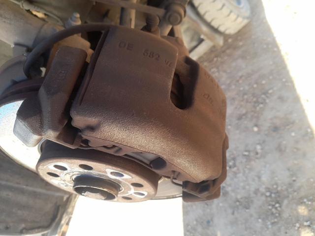 Suporte do freio dianteiro direito 1K0615124E VAG