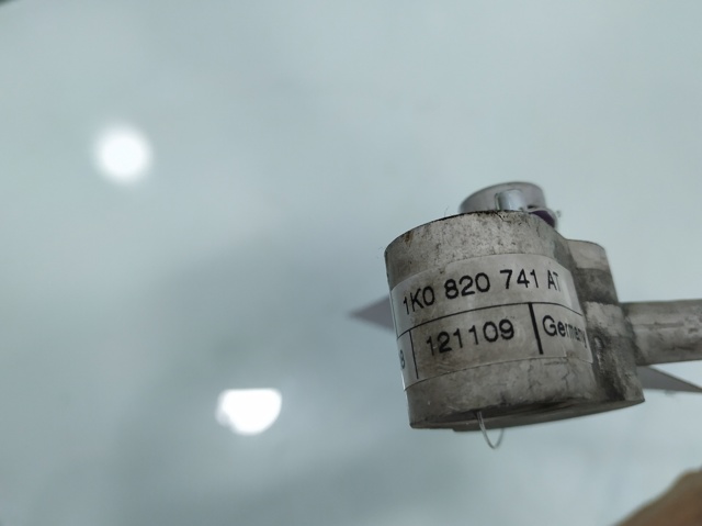 Mangueira de aparelho de ar condicionado, desde o radiador até o vaporizador 1K0820741AT VAG