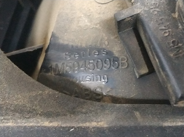 Lanterna traseira esquerda 1M5945095B VAG