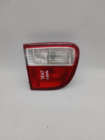 Lanterna traseira esquerda interna 1M694510701C VAG