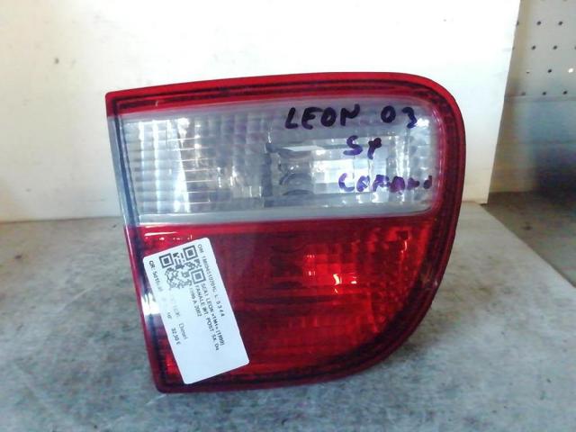 Lanterna traseira esquerda interna 1M694510701C VAG