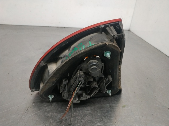 Lanterna traseira direita externa 1M6945112 VAG