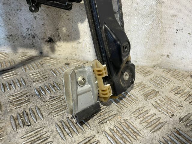 Motor de acionamento de vidro da porta dianteira direita 1P0867436 VAG