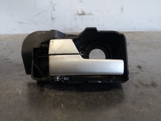 Maçaneta interna dianteira/traseira da porta esquerda 1S71F22601AF FORD