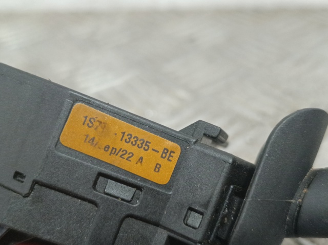 Comutador esquerdo instalado na coluna da direção 1S7T13335BE FORD
