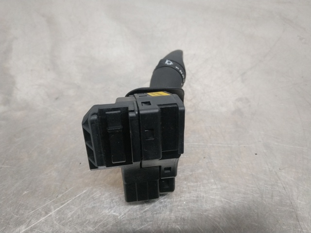 Comutador direito instalado na coluna da direção 1S7T17A553BC FORD