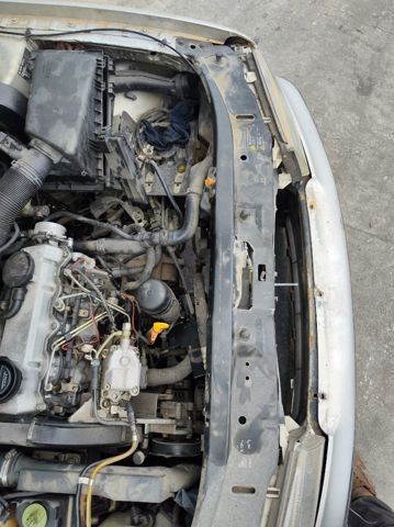 Suporte do radiador montado (painel de montagem de fixação das luzes) 1U0805591N VAG
