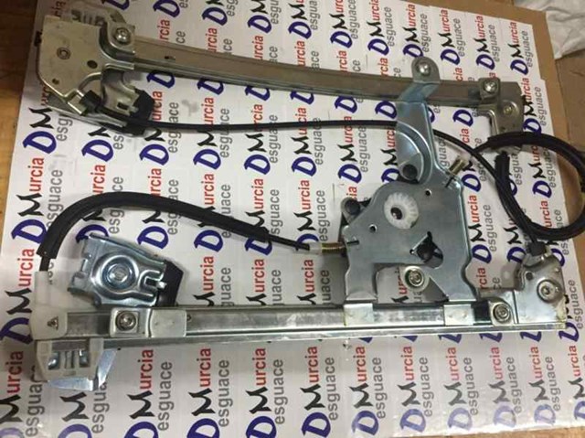 Mecanismo de acionamento de vidro da porta dianteira direita 1U0837462 VAG