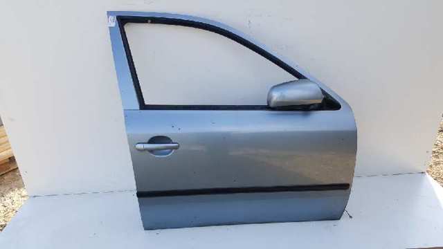 Porta dianteira direita 1U4831052 VAG