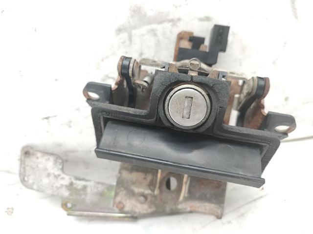 Puxador externo de tampa de porta-malas (de 3ª/5ª porta traseira) 1U6827565J VAG