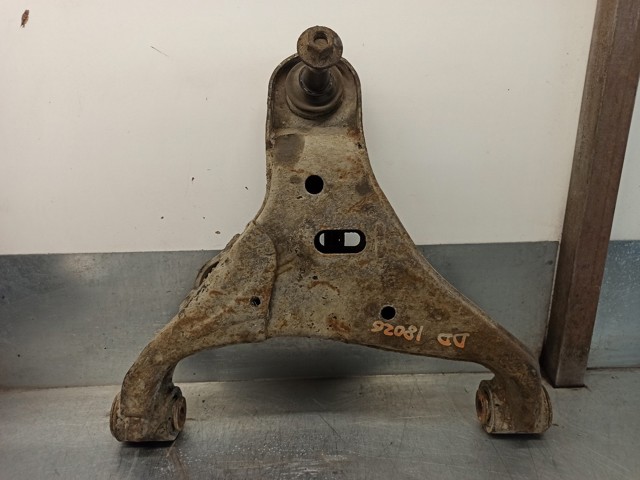 Braço oscilante inferior direito de suspensão dianteira 2008323 FORD